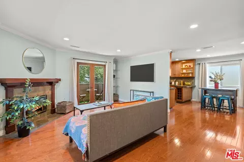 Living - 409 Adena St #1, Pasadena, CA 91104 photo 1 of 2