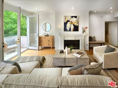 121 N Almont Dr #301, Beverly Hills, CA 90211