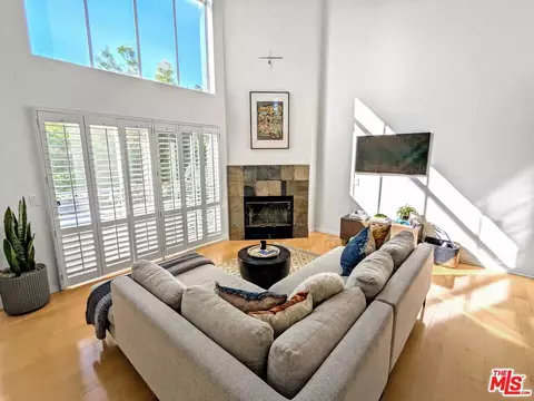 1139 Yale St #4, Santa Monica, CA 90403
