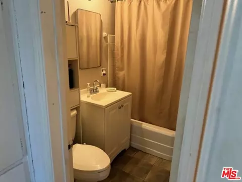 Bath - 1700 W Tichenor St, Compton, CA 90220 photo 1 of 2