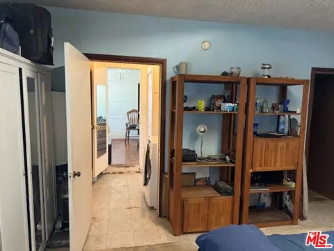 Entry Way - 1700 W Tichenor St, Compton, CA 90220 photo 4 of 4