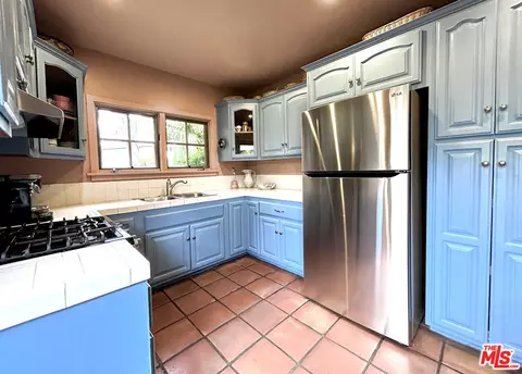 Kitchen - 708 Brooks Ave, Venice, CA 90291 photo 2 of 2