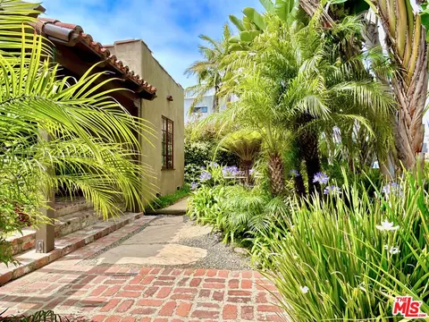 Exterior - 708 Brooks Ave, Venice, CA 90291 photo 4 of 14