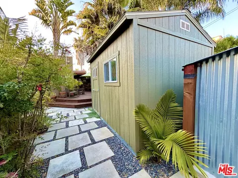 Exterior - 708 Brooks Ave, Venice, CA 90291 photo 10 of 14