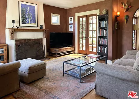 Living - 708 Brooks Ave, Venice, CA 90291 photo 1 of 5