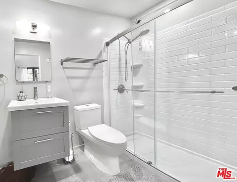 Bath - 708 Brooks Ave, Venice, CA 90291 photo 3 of 3