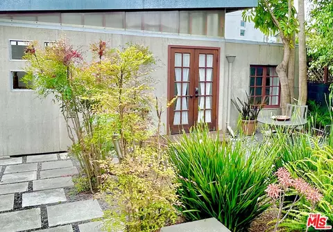 Exterior - 708 Brooks Ave, Venice, CA 90291 photo 11 of 14