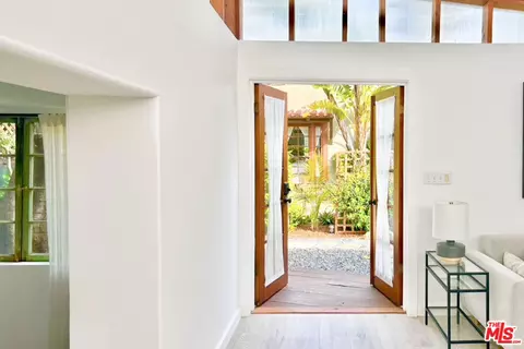 Entry Way - 708 Brooks Ave, Venice, CA 90291 photo 1 of 1
