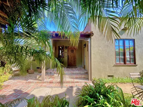 Exterior - 708 Brooks Ave, Venice, CA 90291 photo 2 of 14