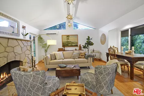 2427 Liberty Ln, Topanga, CA 90290