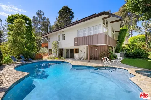 1467 Amalfi Dr, Pacific Palisades, CA 90272