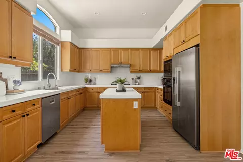 708 Avenida Valencia, Camarillo, CA 93012 photo 20