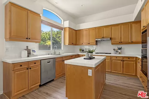 708 Avenida Valencia, Camarillo, CA 93012 photo 19