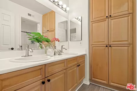 708 Avenida Valencia, Camarillo, CA 93012 photo 32