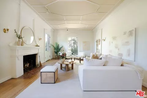 6421 Hayes Dr, Los Angeles, CA 90048