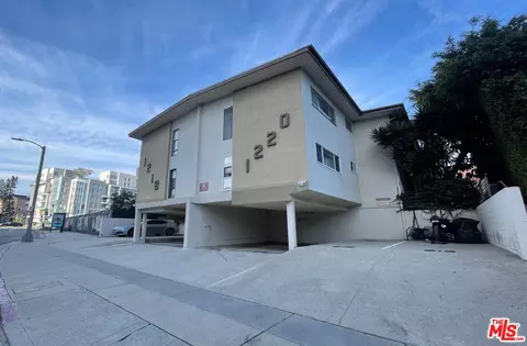 1218 S Barrington Ave, Los Angeles, CA 90025