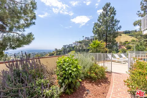 Exterior - 1231 E Tujunga Ave, Burbank, CA 91501 photo 4 of 15
