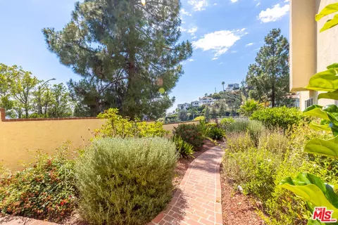Exterior - 1231 E Tujunga Ave, Burbank, CA 91501 photo 5 of 15