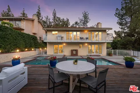 Exterior - 1231 E Tujunga Ave, Burbank, CA 91501 photo 14 of 15