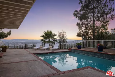 Exterior - 1231 E Tujunga Ave, Burbank, CA 91501 photo 11 of 15