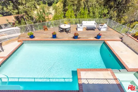 Exterior - 1231 E Tujunga Ave, Burbank, CA 91501 photo 7 of 15