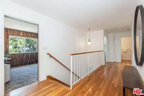 Entry Way - 1231 E Tujunga Ave, Burbank, CA 91501 photo 2 of 2