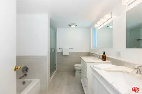 Bath - 1231 E Tujunga Ave, Burbank, CA 91501 photo 2 of 5