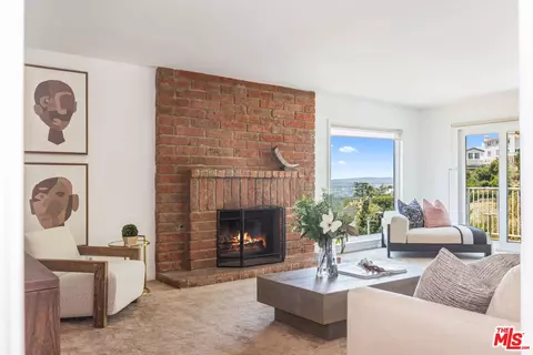 Living - 1231 E Tujunga Ave, Burbank, CA 91501 photo 3 of 5