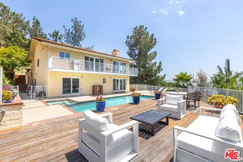 Exterior - 1231 E Tujunga Ave, Burbank, CA 91501 photo 3 of 15