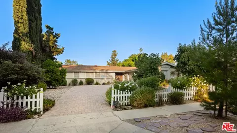 5628 Comanche Ave, Woodland Hills, CA 91367