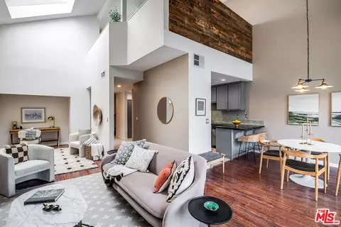 13331 Moorpark St #332, Sherman Oaks, CA 91423