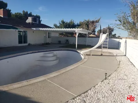 42528 7th St, Lancaster, CA 93535 photo 2