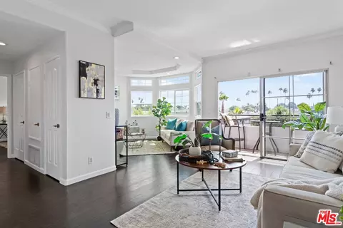 4455 Hazeltine Ave #201, Sherman Oaks, CA 91423