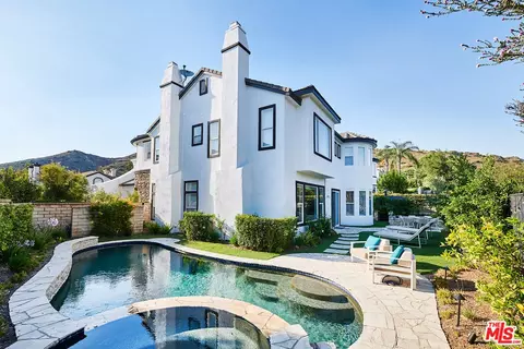 904 Blackbourne Pt, Oak Park, CA 91377
