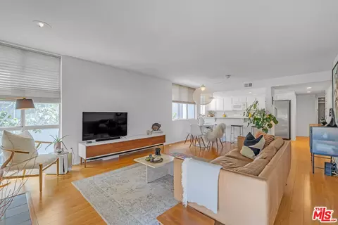 850 S Shenandoah St #205, Los Angeles, CA 90035