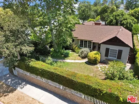 11216 Aqua Vista St, North Hollywood, CA 91602