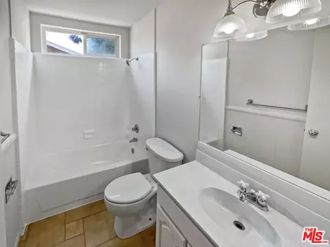 Bath - 3168 Dalhart Ave, Simi Valley, CA 93063 photo 2 of 2