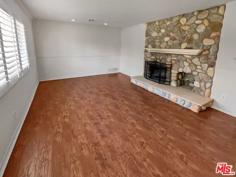 Living - 3168 Dalhart Ave, Simi Valley, CA 93063 photo 2 of 3