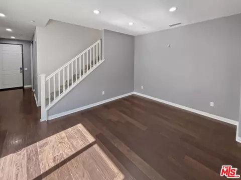 Living - 3235 Lisbon Ln #119, Oxnard, CA 93036 photo 2 of 2