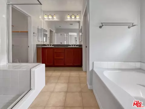 Bath - 3235 Lisbon Ln #119, Oxnard, CA 93036 photo 1 of 3