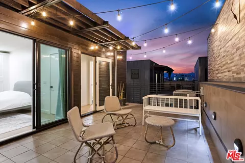 115 N Manhattan Pl, Los Angeles, CA 90004