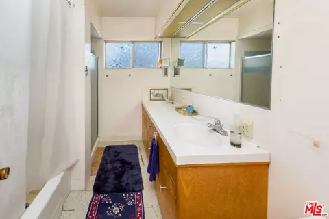 Bath - 6922 Hesperia Ave, Reseda, CA 91335 photo 2 of 2