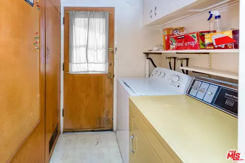 Other - 6922 Hesperia Ave, Reseda, CA 91335 photo 3 of 4