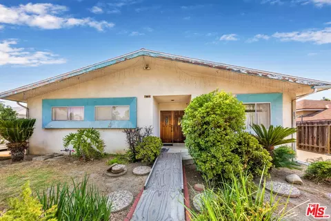 Exterior - 6922 Hesperia Ave, Reseda, CA 91335 photo 2 of 4