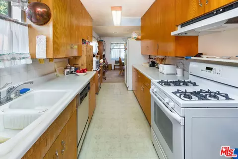 Kitchen - 6922 Hesperia Ave, Reseda, CA 91335 photo 1 of 1