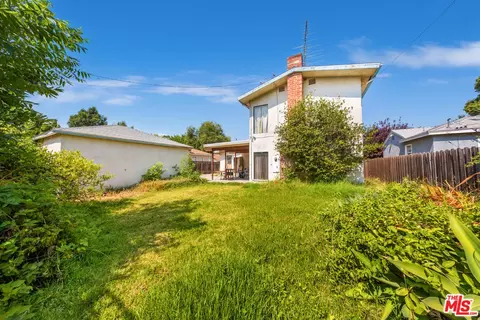 Exterior - 6922 Hesperia Ave, Reseda, CA 91335 photo 4 of 4