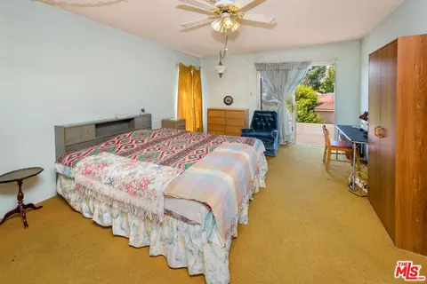 Bedroom - 6922 Hesperia Ave, Reseda, CA 91335 photo 4 of 4