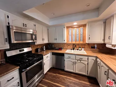 Kitchen - 1201 Redwood Dr, Big Bear City, CA 92314 photo 1 of 4