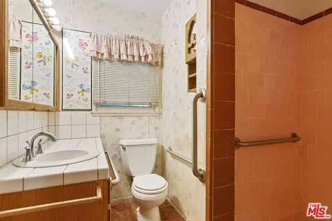 Bath - 7809 Mcnulty Ave, Winnetka, CA 91306 photo 1 of 2