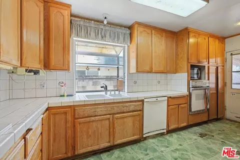 Kitchen - 7809 Mcnulty Ave, Winnetka, CA 91306 photo 2 of 3